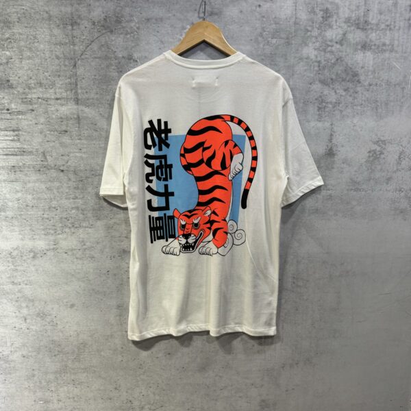 REMERA TAKE