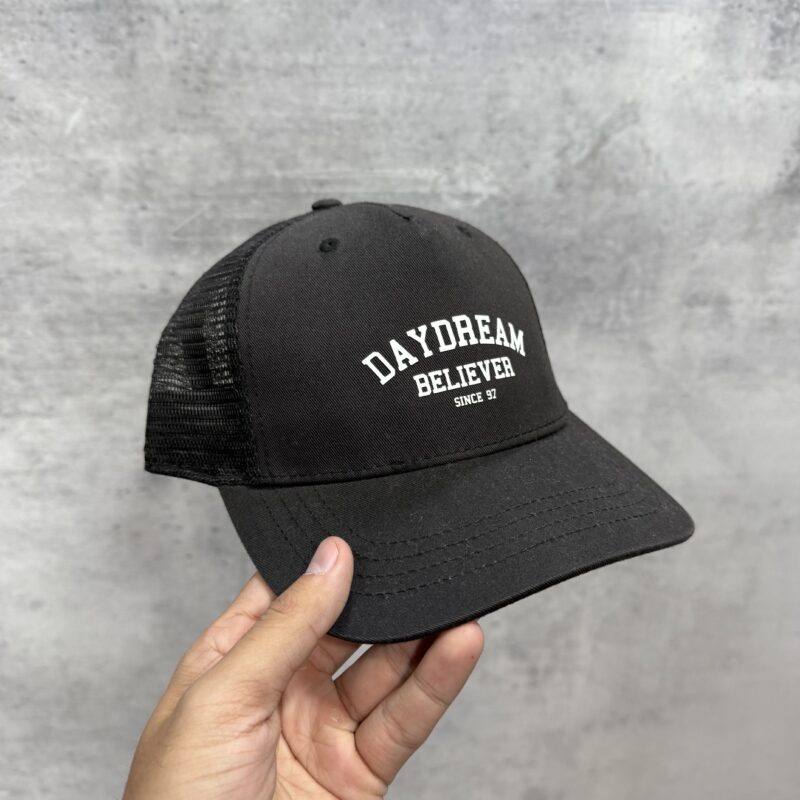 GORRA CON RED